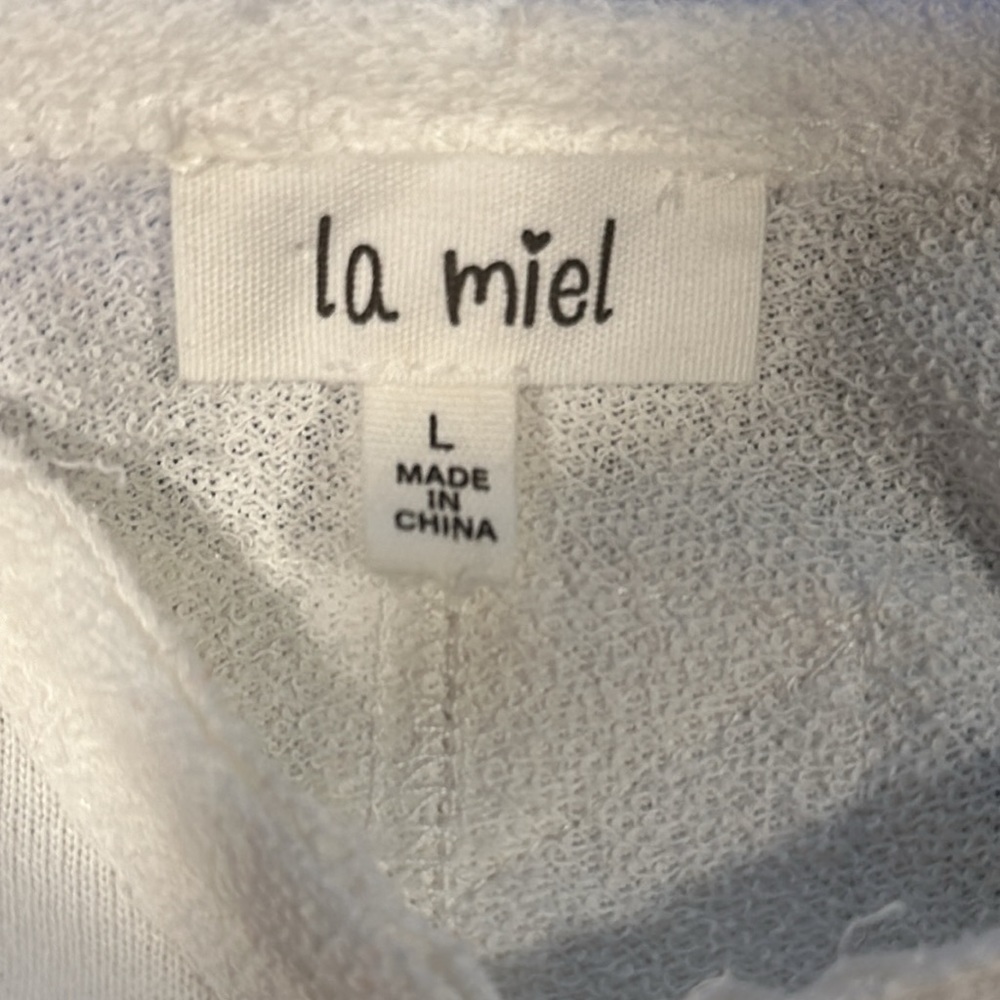 La Miel white long sleeve to texture sweater Lg seam down back Uneckline NWT - Picture 9 of 15